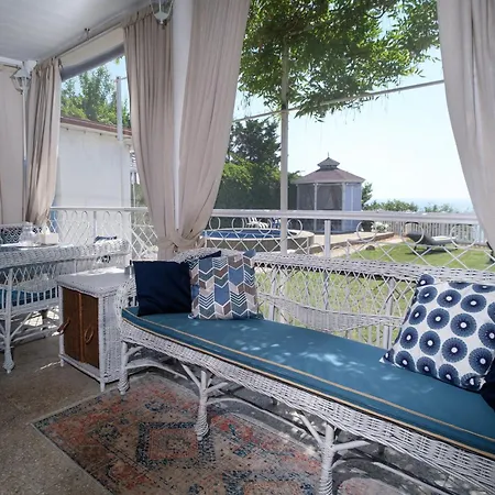 будинок біля моря з басейном для 7 гостей - 3 спальні Villa Odessa